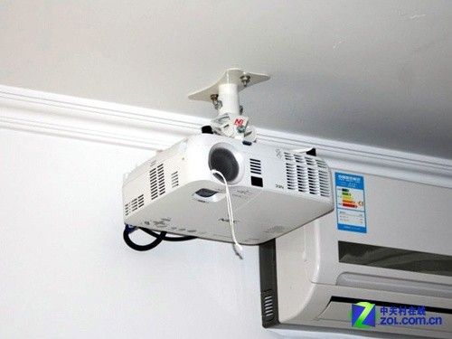 V260W+投影机吊装效果全解析 安装技巧与视觉体验